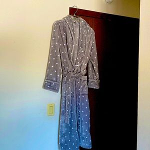 Gray and White Polk a Dotted Robe (Short)